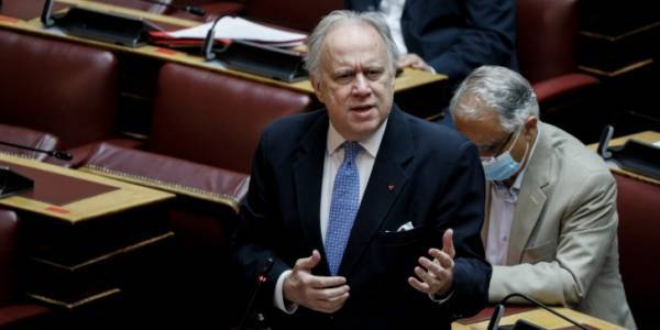 Κατρούγκαλος: Είστε υπερήφανοι για τις... βόλτες του Ορούτς Ρέις;