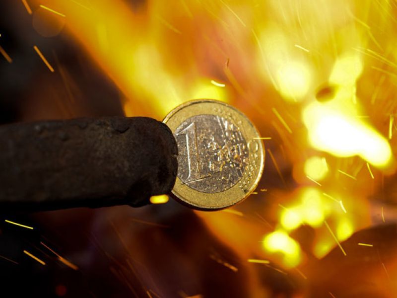 Μόνο τρεις στους 19 αναλυτές βλέπουν έξοδο της Ελλάδας από το ευρώ