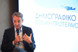 Μητσοτάκης: Θα στηρίξουμε την εργαζόμενη γυναίκα, για να δημιουργήσει οικογένεια