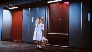 O τρόμος του ασανσέρ (vid)