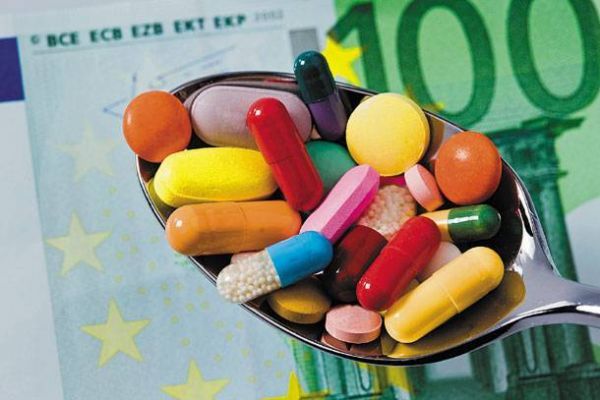 Φαρμακευτικές: Να αυξηθούν οι τιμές σε φάρμακα και το συνολικό πλαφόν της δημόσιας φαρμακευτικής δαπάνης