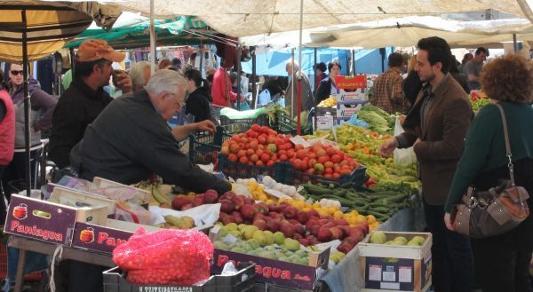 Δίμηνη παράταση για τις άδειες πωλητών σε λαϊκές αγορές