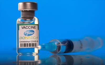 Pfizer και BioNTech ξεκίνησαν κλινικές δοκιμές εμβολίου για την Όμικρον