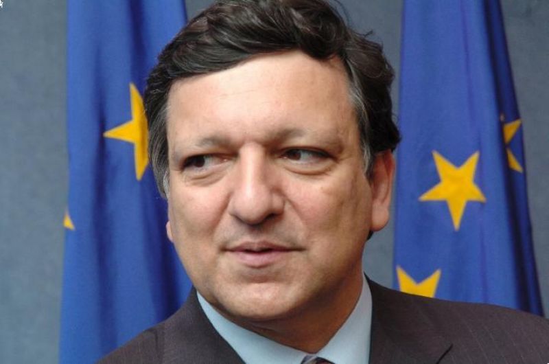 Η Ελλάδα δεν απειλεί το ευρώ, υποστηρίζει ο Μπαρόζο
