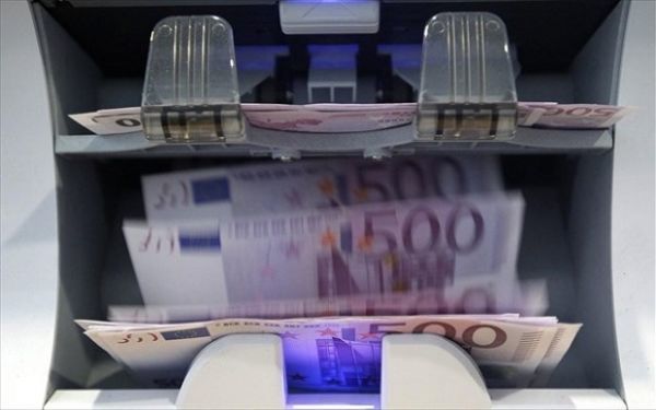 Λιγότερες εκροές από τις ελληνικές τράπεζες το Μάρτιο