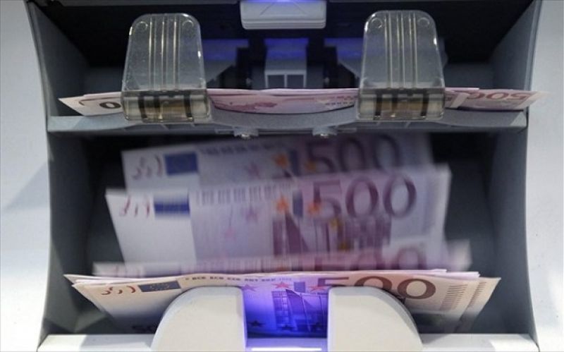 Λιγότερες εκροές από τις ελληνικές τράπεζες το Μάρτιο