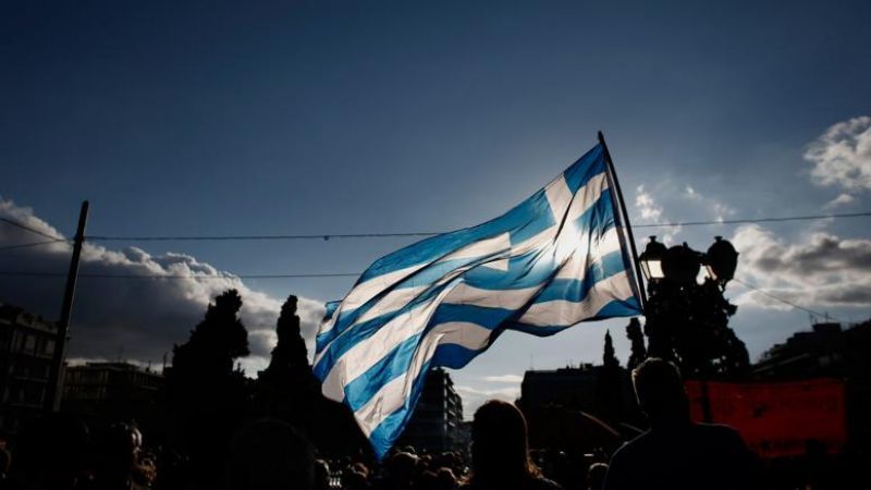 Δημοσκόπηση: Διχασμένη κοινωνία, απαξιωμένο πολιτικό σύστημα, «γαλάζιο» προβάδισμα 4,4 μονάδων