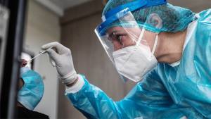 Παρατείνεται η προθεσμία για τις δηλώσεις rapid test ανεμβολίαστων εργαζομένων