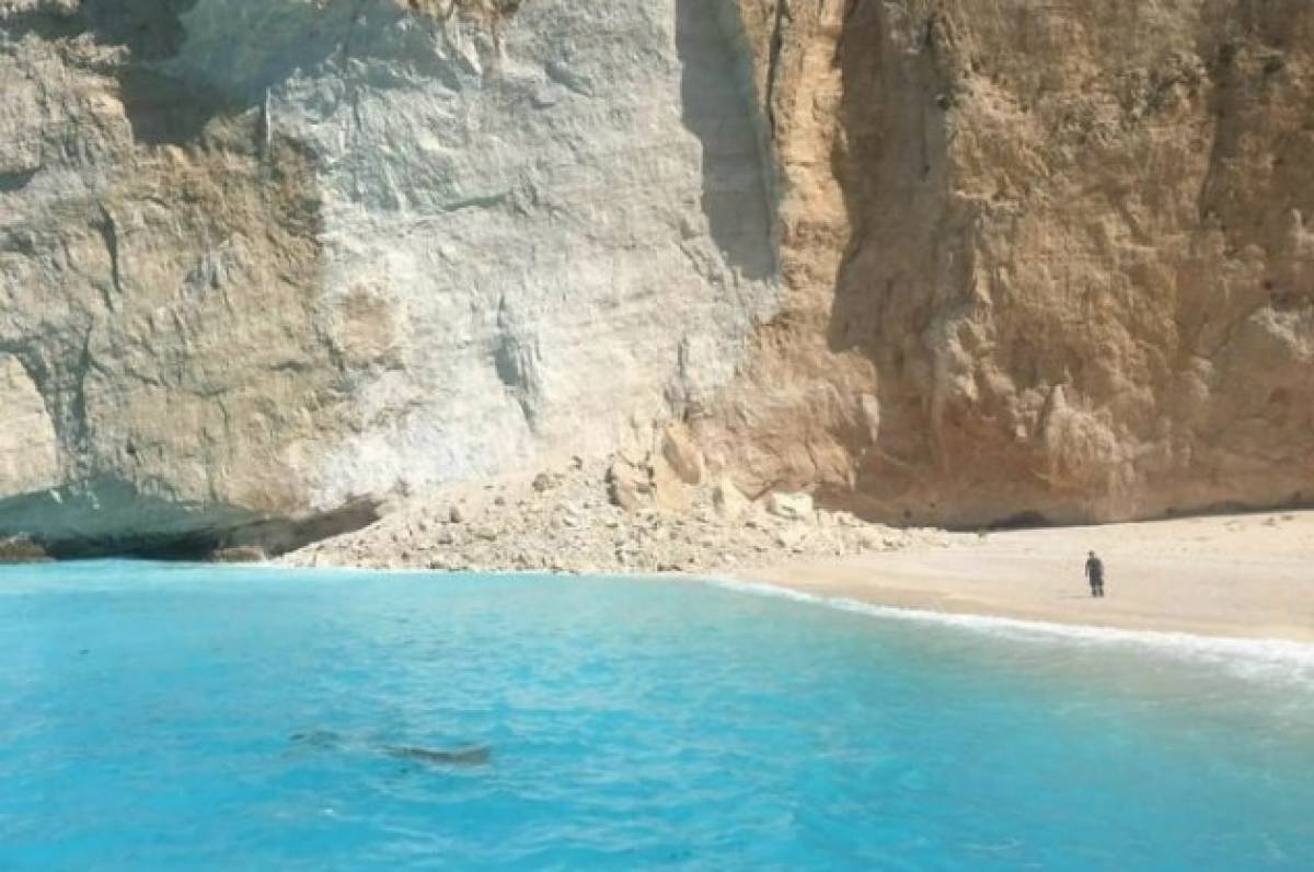 Κλειστό «μέχρι νεωτέρας» το Ναυάγιο της Ζακύνθου μετά την κατολίσθηση
