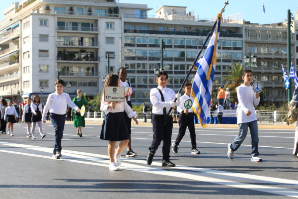 28η Οκτωβρίου: Ολοκληρώθηκε η μαθητική παρέλαση στην Αθήνα