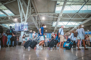 ΕΕ: Το νέο σύστημα ελέγχων φέρνει καθυστερήσεις έως 5 ώρες στις πτήσεις – Πιέσεις για «πάγωμα»