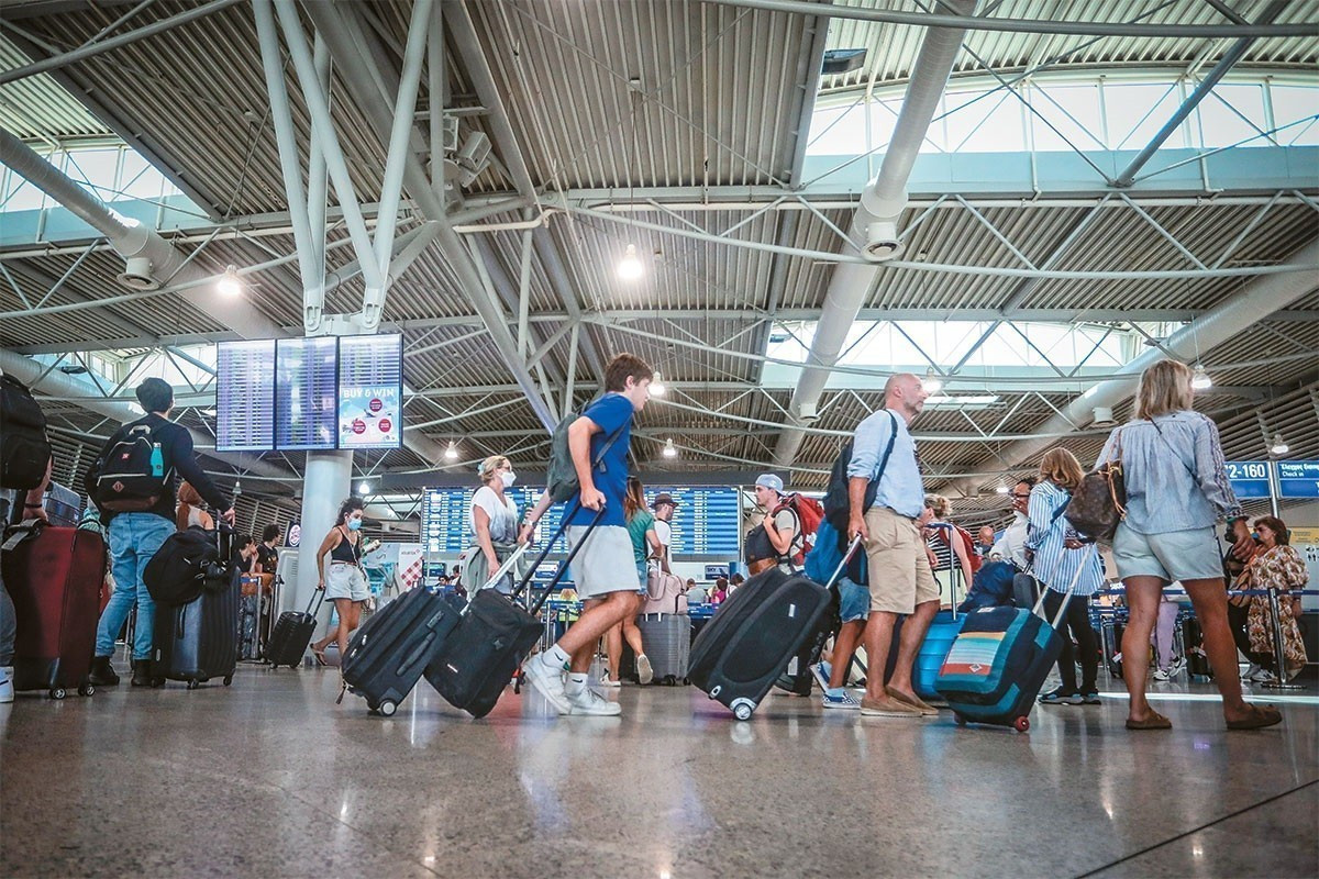 ΕΕ: Το νέο σύστημα ελέγχων φέρνει καθυστερήσεις έως 5 ώρες στις πτήσεις – Πιέσεις για «πάγωμα»