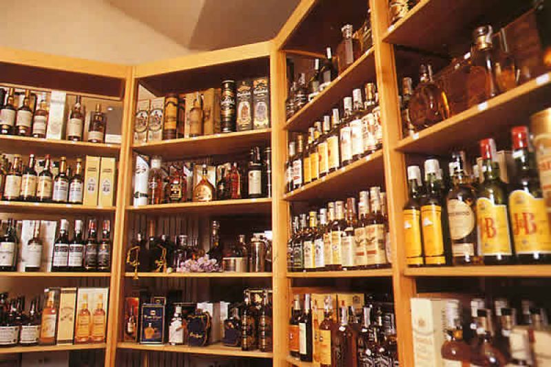 Η υπερφορολόγηση των ποτών πονοκέφαλος για .... πότες και Υπ. Οικονομικών!