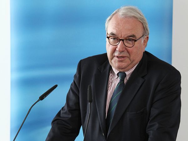 Uwe Beckmeyer: Η Ελλάδα δεν έχει ακόμη ξεπεράσει την κρίση