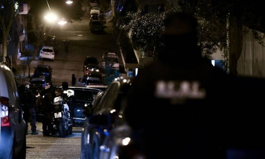 Έπεσαν μολότοφ έξω από τα δικαστήρια της Ευελπίδων