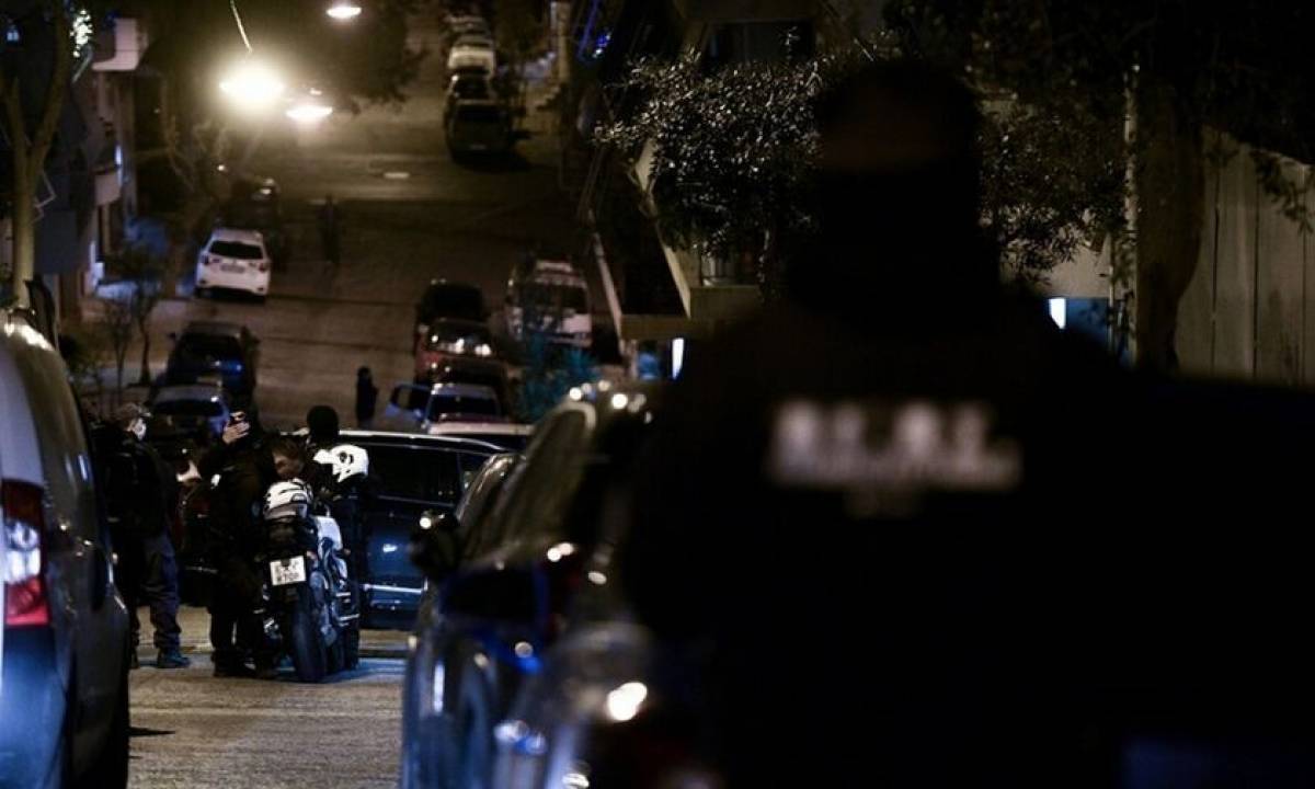Έπεσαν μολότοφ έξω από τα δικαστήρια της Ευελπίδων