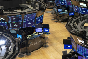 Ώθηση από την αγορά εργασίας λαμβάνει η Wall Street