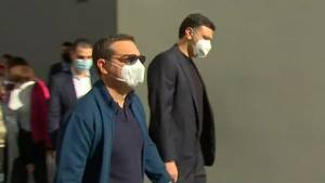 Χωρίς κάμερες εμβολιάστηκε ο Τσίπρας-Επίθεση στην κυβέρνηση