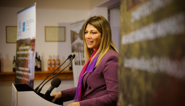 Ζαχαράκη: Υπέρβαση των τουριστικών εσόδων σε σύγκριση με το 2019