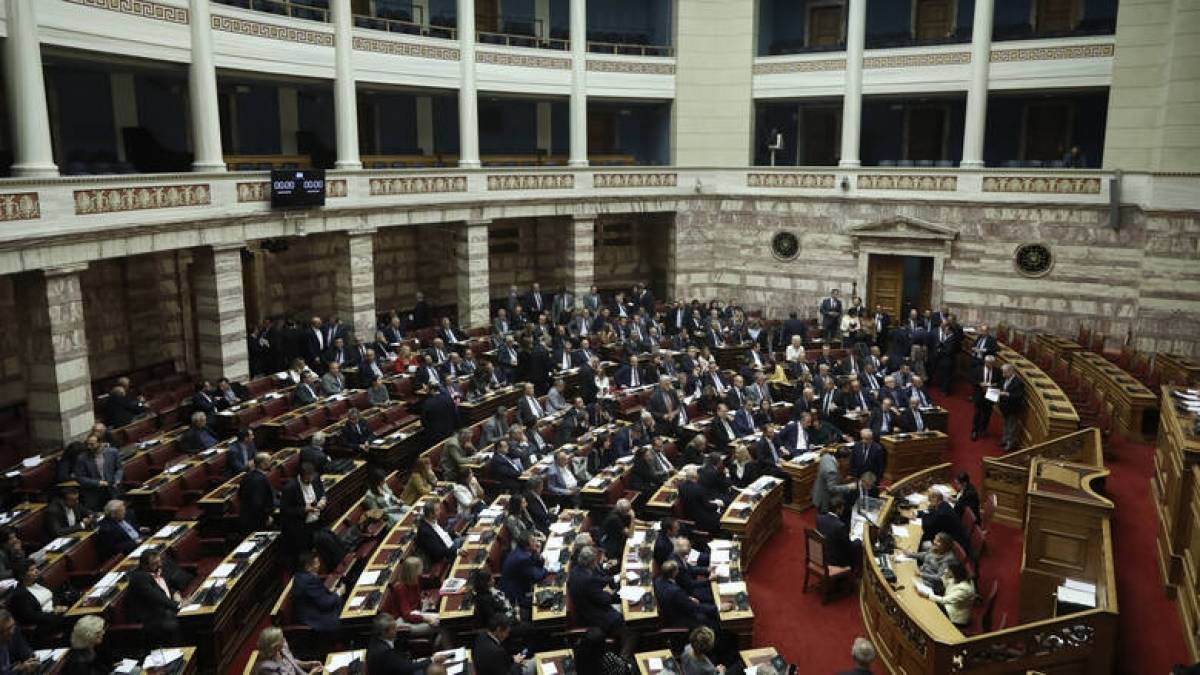 Ψηφίστηκε από ΝΔ και ΚΙΝΑΛ το νομοσχέδιο για το άσυλο
