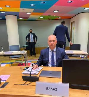 Οικονόμου από Βρυξέλλες: «Όχι» στην καλλιέργεια των γενετικά τροποποιημένων οργανισμών-προϊόντων