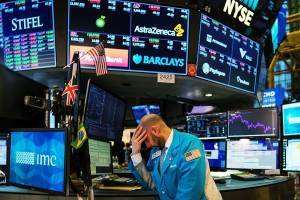 Wall Street: Επιστροφή στις απώλειες παρά το ανοδικό ξεκίνημα
