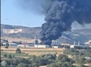 Φωτιά σε εταιρεία ανακύκλωσης στην Αμφιτρίτη Αλεξανδρούπολης – Τοξικό το νέφος που εκλύεται