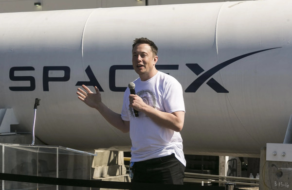 Ο Ίλον Μασκ υπόσχεται να δώσει μία μετοχή της SpaceX σε κάθε παιδί στις ΗΠΑ