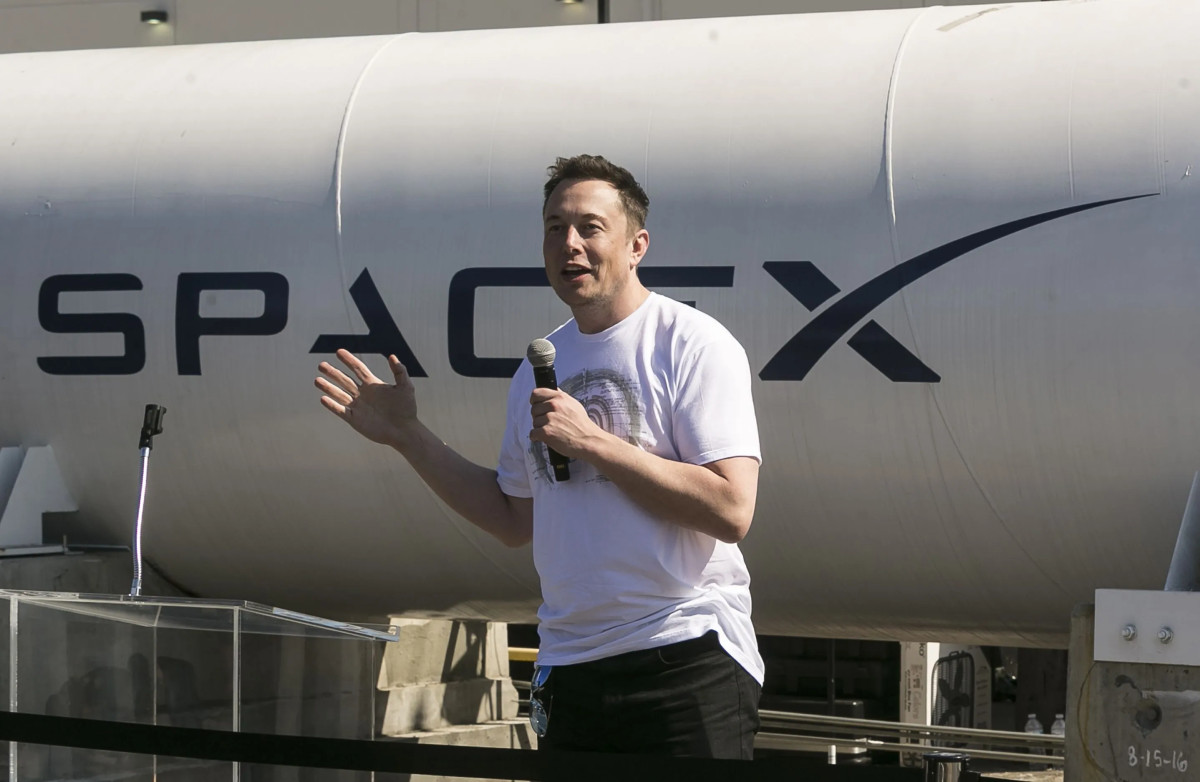 Ο Ίλον Μασκ υπόσχεται να δώσει μία μετοχή της SpaceX σε κάθε παιδί στις ΗΠΑ