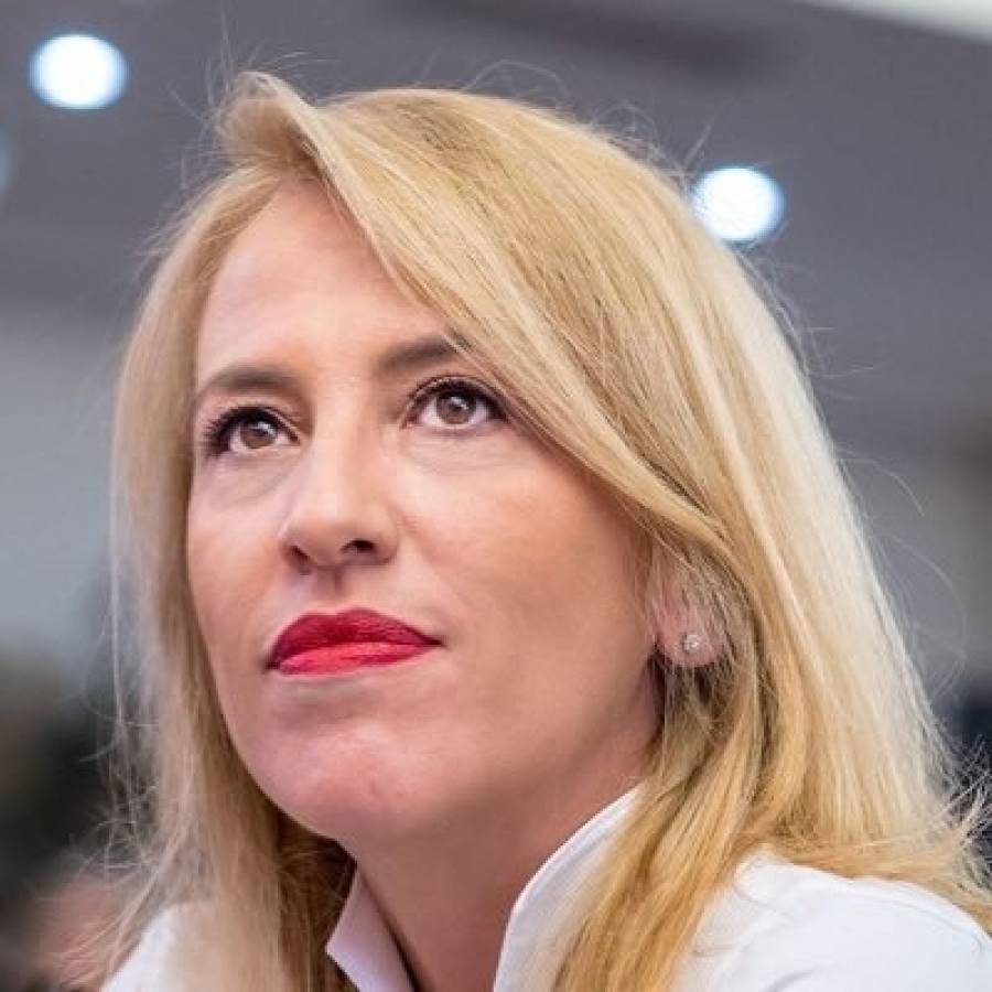 Η Ρένα ανακάλυψε (και αποκαλύπτει) γιατί συζητούν στην Βουλή
