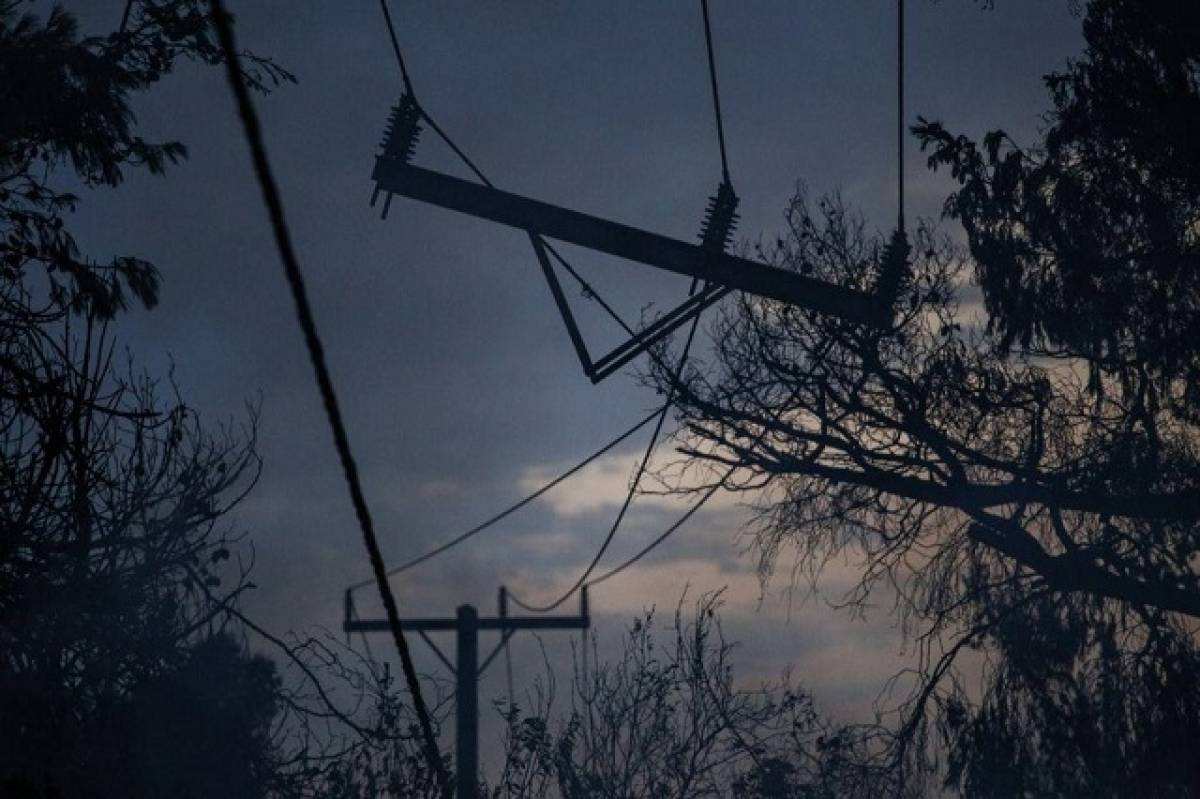 Συντονισμένη δράση ΔΕΔΔΗΕ-ΥΠΕΝ για την επανηλεκτροδότηση των πυρόπληκτων περιοχών