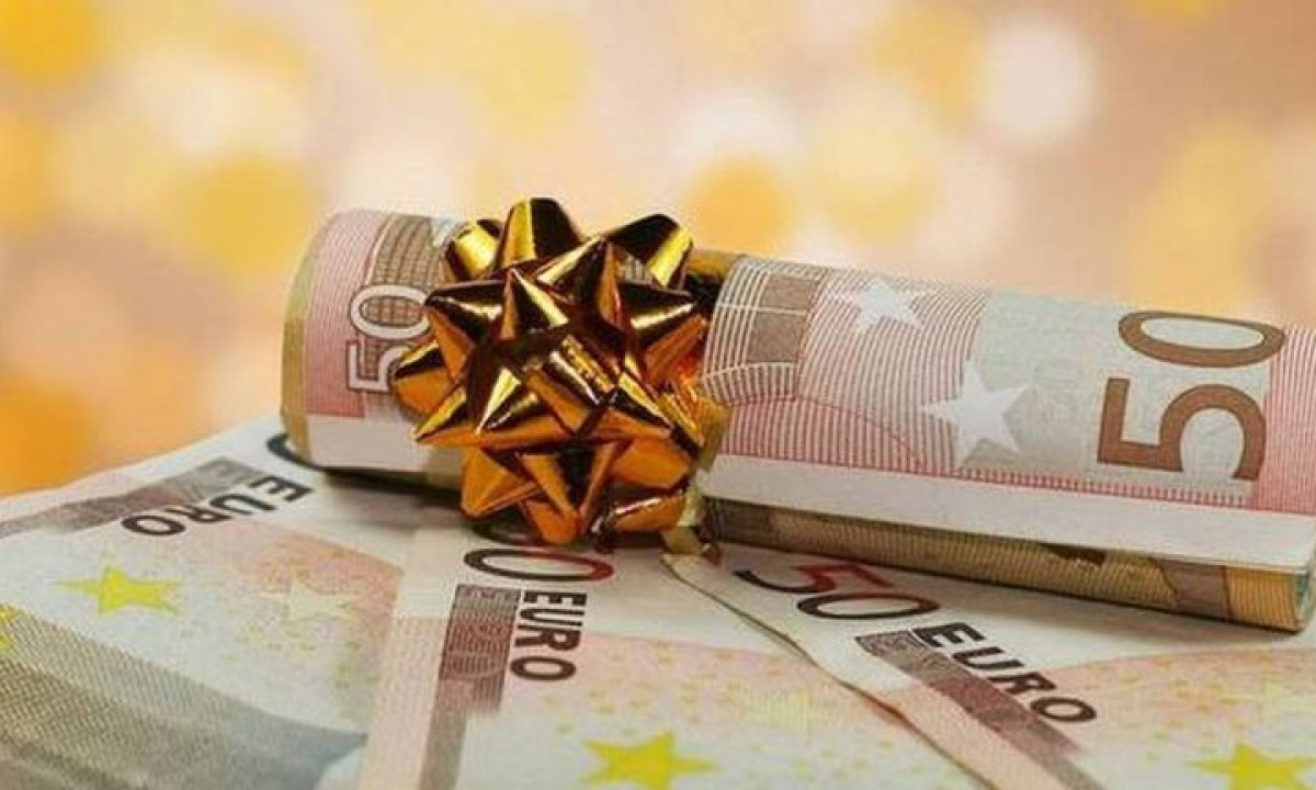 Το υπερπλεόνασμα στον προϋπολογισμό ανοίγει το... βαρέλι για έξτρα παροχές