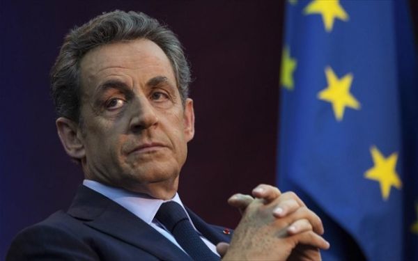 Μήνυση στον Σαρκοζί για το «Les Republicains»