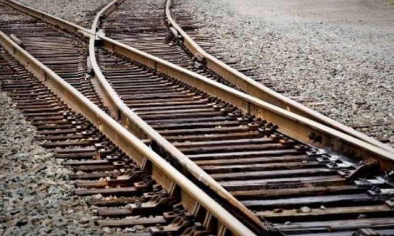 Νεκρός στρατιώτης που παρασύρθηκε από τρένο στα Οινόφυτα