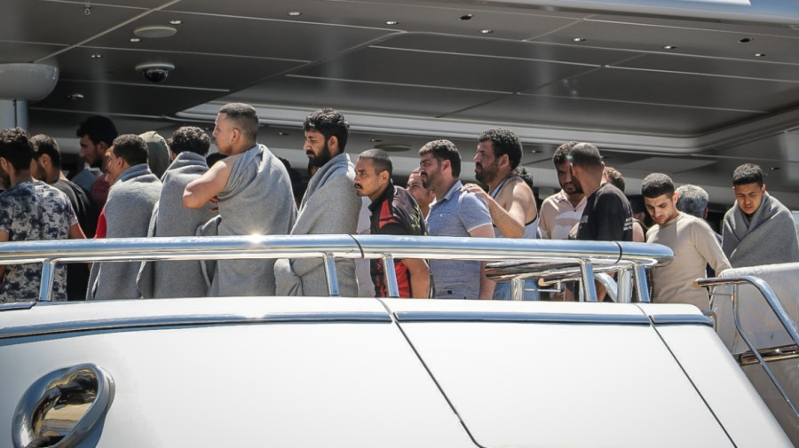 Πού βρίσκουν τα «ναύλα» οι διακινούμενοι;