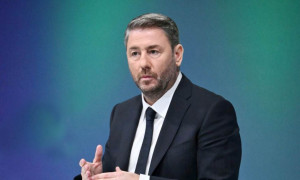 Οι δεσμεύσεις του ΠΑΣΟΚ για τις μικρομεσαίες επιχειρήσεις σε 1 λεπτό (video)