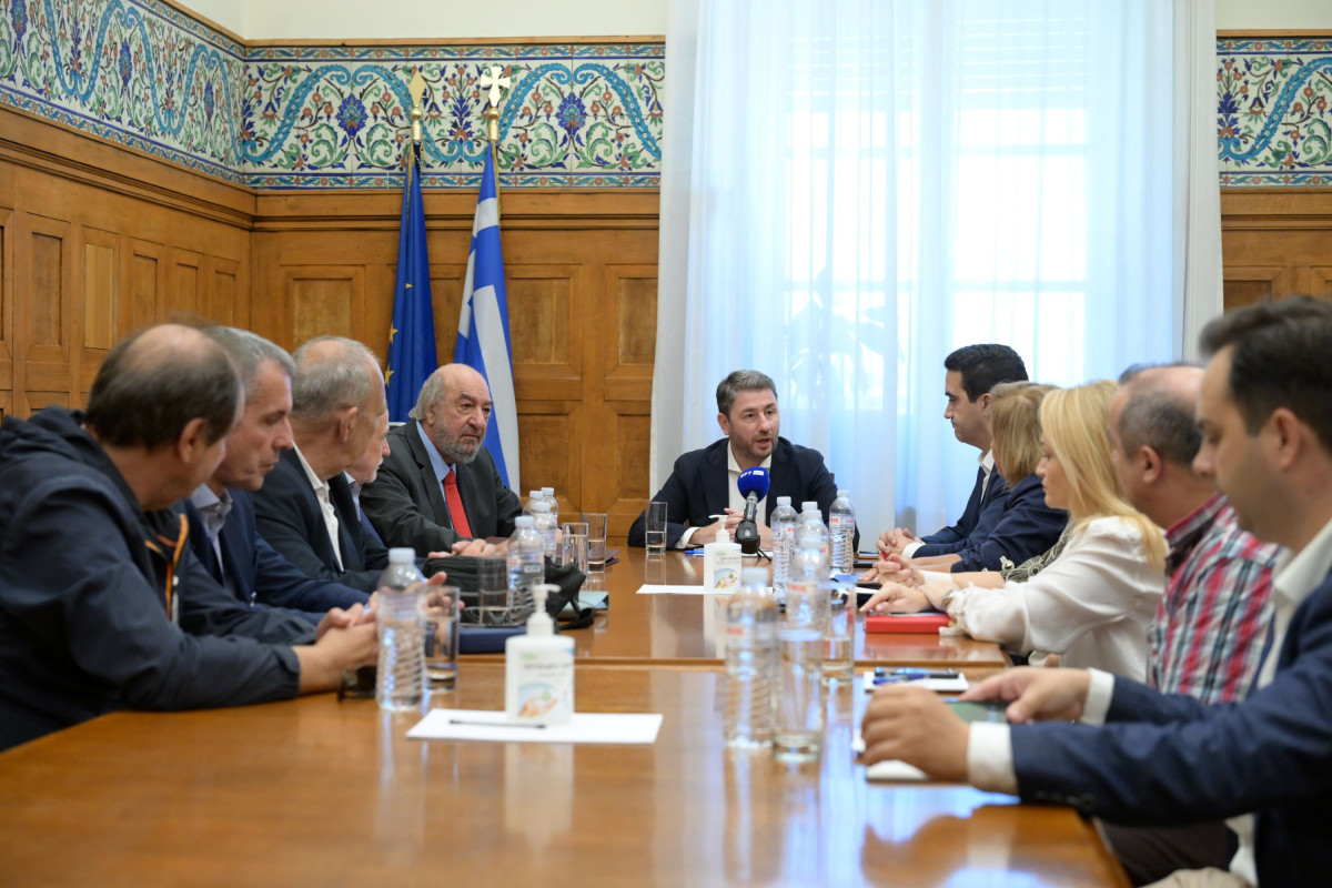 Ανδρουλάκης: Μείωση ΦΠΑ σε βασικά αγαθά και έλεγχοι στην αγορά