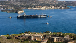 Σαρλ ντε Γκωλ: Στη Σούδα κατέπλευσε το γαλλικό αεροπλανοφόρο