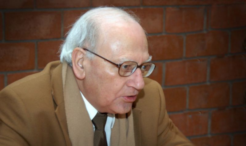 Πέθανε ο Σπ. Ασδραχάς, ένας μεγάλος της οικονομικής ιστορίας
