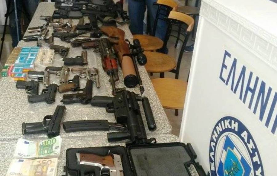 Εξαρθρώθηκε κύκλωμα που διακινούσε όπλα από Βουλγαρία σε Κρήτη