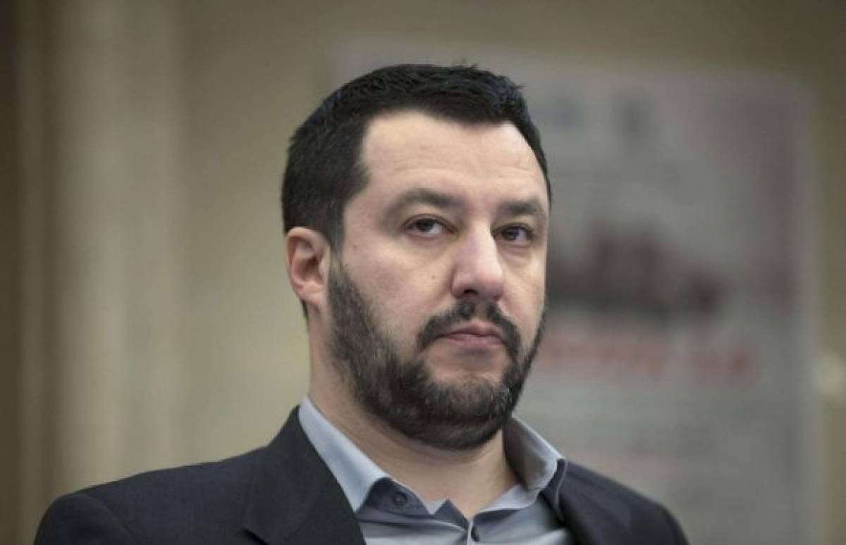«Ίδια περιττώματα» χαρακτηρίζει ο Σαλβίνι μαφιόζους και δουλέμπορους μεταναστών
