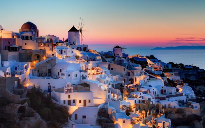 Trivago: Σαντορίνη ο πλέον δημοφιλής προορισμός
