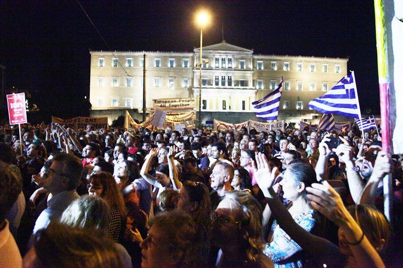 Δημοψήφισμα 2015: «Παρέλαση» καλλιτεχνών στη συγκέντρωση του «ΟΧΙ»