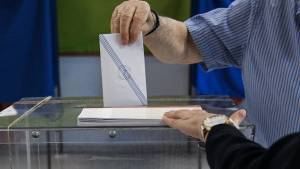 Δημοσκόπηση Prorata: ΝΔ 32%, ΣΥΡΙΖΑ 25%, ΚΙΝΑΛ 13%