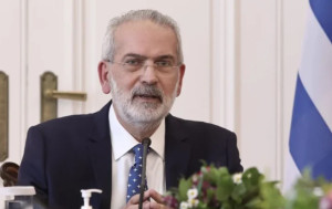 Σαρμάς: Η κυβέρνηση δεν μπορεί να επέμβει στον προεκλογικό αγώνα