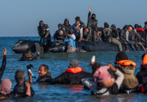 Βρετανία: Πιθανός περιορισμός στις βίζες για χώρες που αρνούνται επαναπατρισμούς