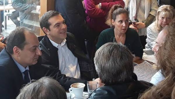 «Δεν είπε ο Τσίπρας "δικός μας είναι αυτός;"», διευκρινίζει η γυναίκα που καθόταν δίπλα του στο Μάτι