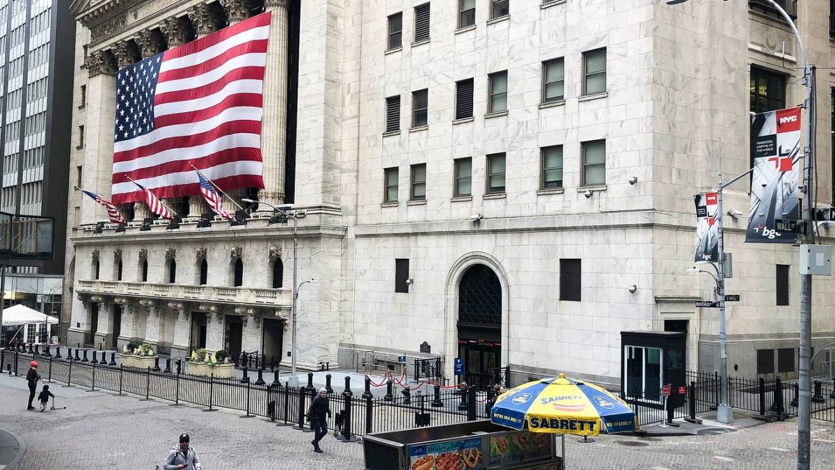 Ο Covid-19 οδηγεί σε κραχ τη Wall Street
