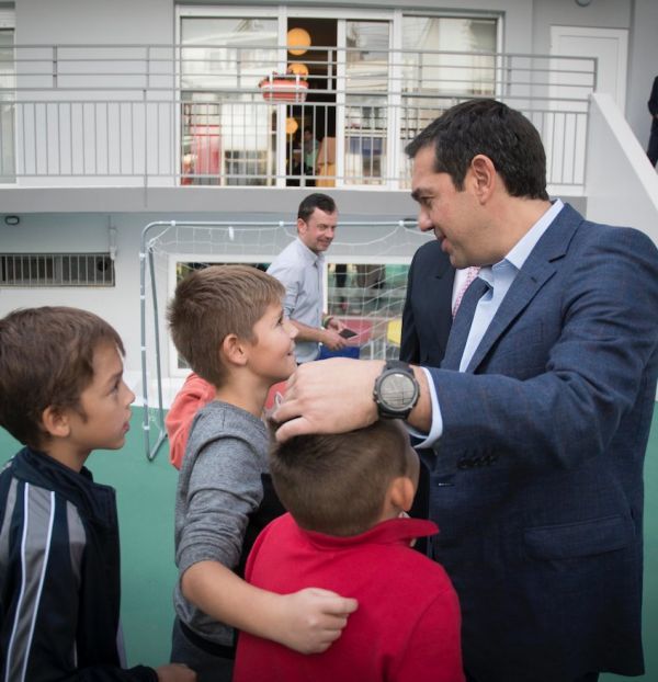 Μετά το τζόγκινγκ… ποδόσφαιρο για τον Τσίπρα