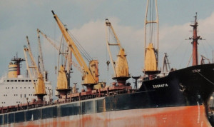 Πύραυλος των Χούθι χτύπησε ελληνόκτητο πλοίο στην Ερυθρά Θάλασσα